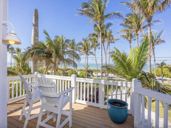 Bay to Gulf  Luxury Five Bedroom Vacation Home with Pool